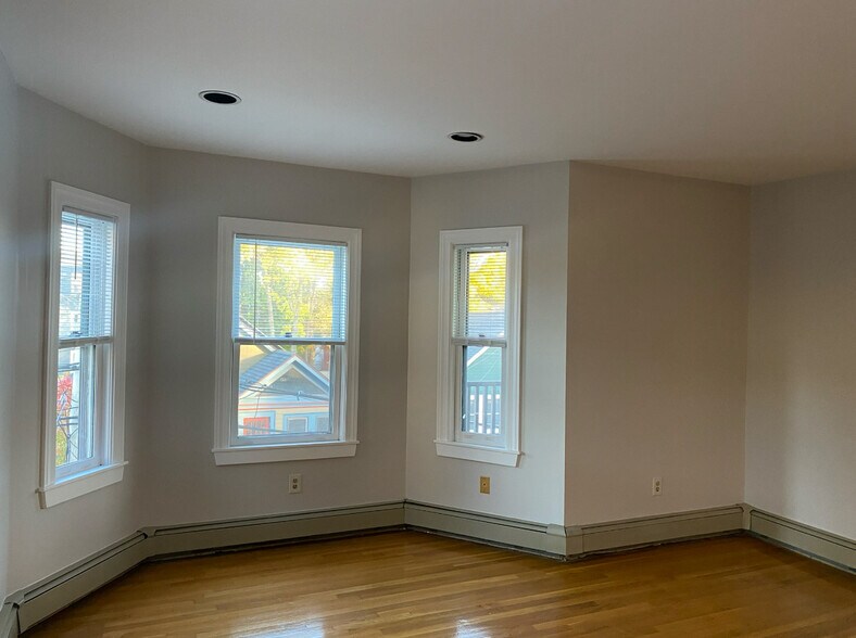 Building Photo - 118 Clay St