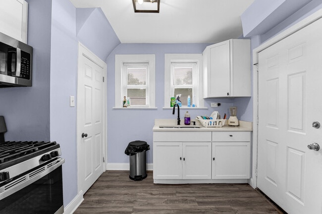 Building Photo - 16310 Carse Ave