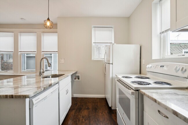 Building Photo - 924 S 58th St