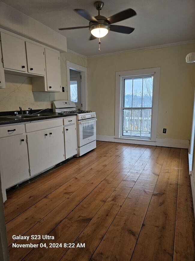 Building Photo - 171 3rd St