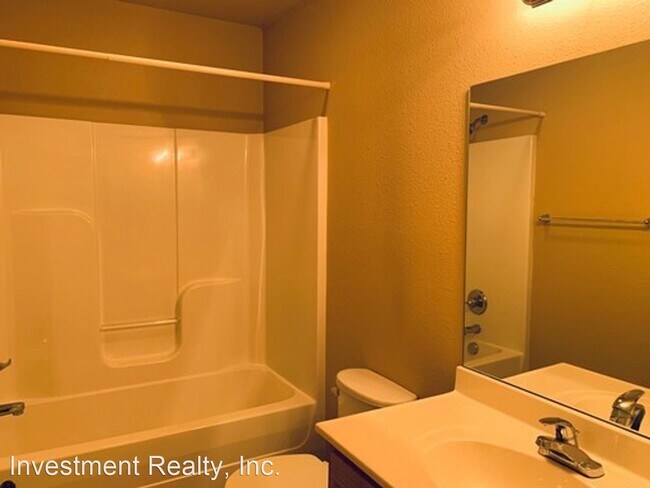 Building Photo - 119 Edna St