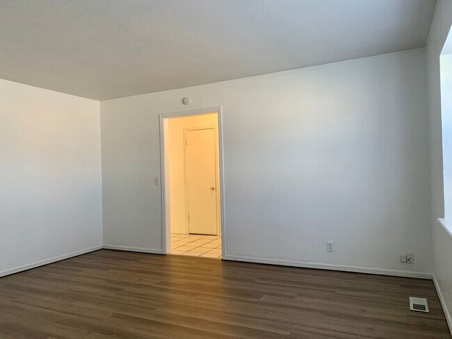 Building Photo - 3 Bed, 2 Bath Home in the Village!