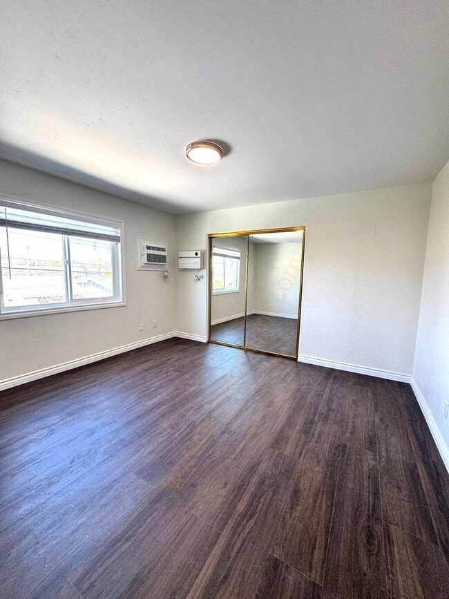 Building Photo - 728 E Grand Ave