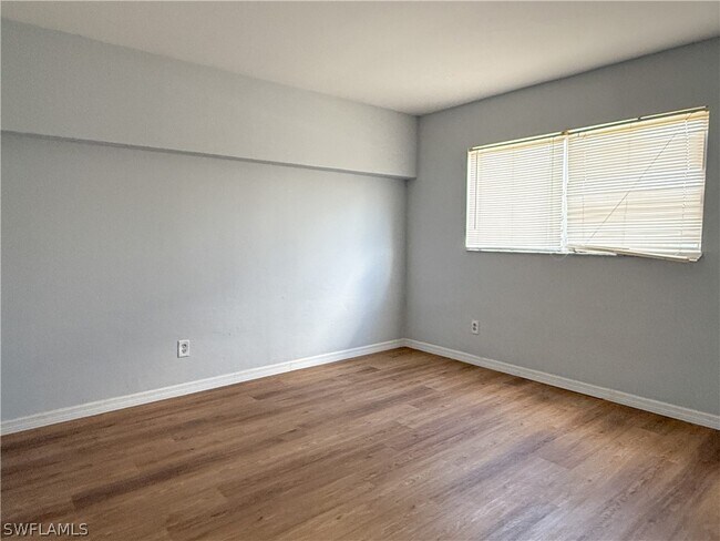 Building Photo - 10101 Sandy Hollow Ln