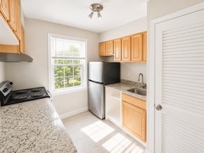 Building Photo - 2026 Move-In Special – $500 LEASE SIGNING BONUS!! Bright & Spacious 2BR Apartment in Southeast DC...