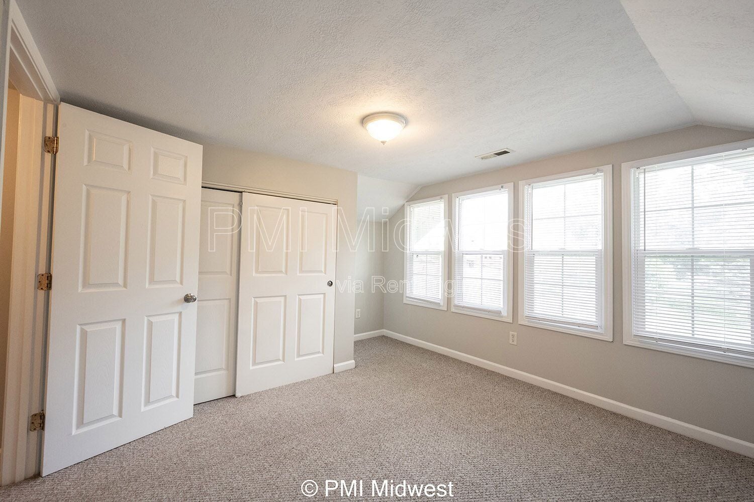 Building Photo - 395 E Main St