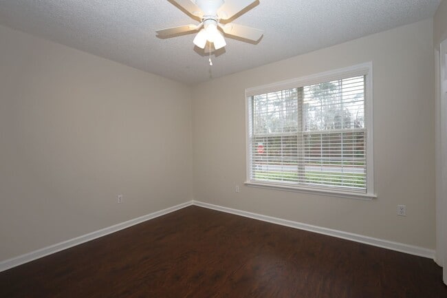 Building Photo - 4007 Foxridge Ln