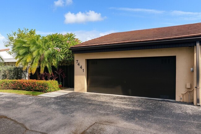 Building Photo - 7441 Bay Hill Dr