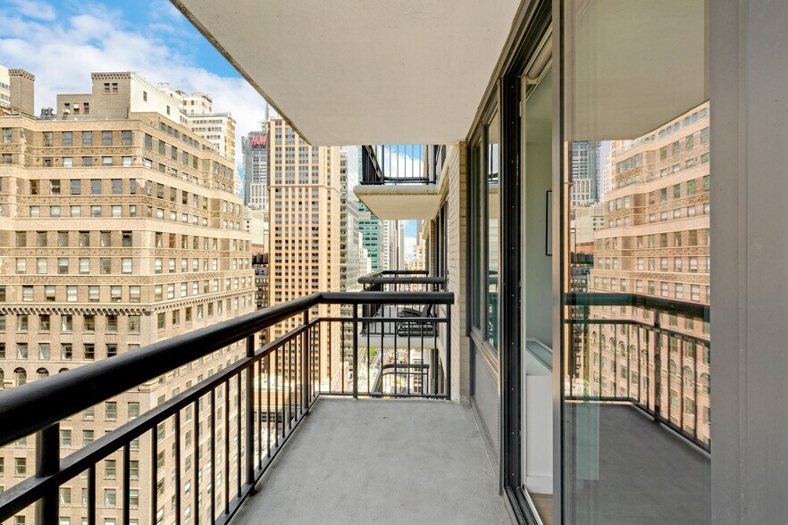 Building Photo - 64B W 37th St