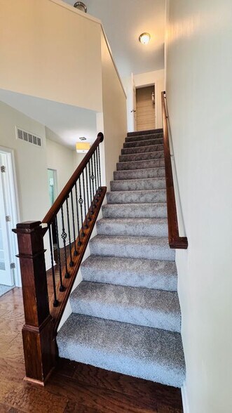 Building Photo - 912 Petersburg Dr