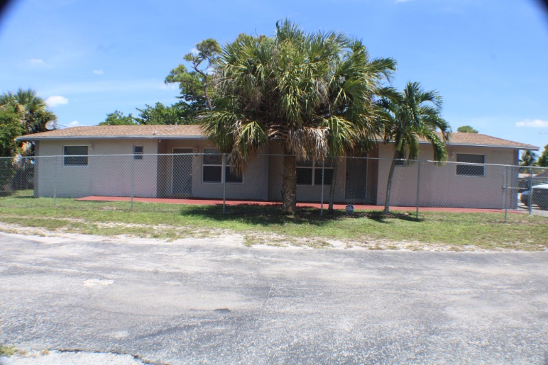 Primary Photo - 3133 SW 13th St