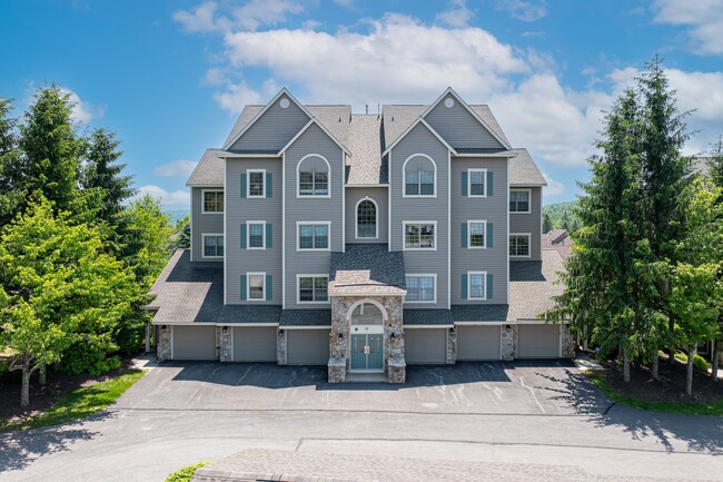 Building Photo - 8120 Stonegate Dr