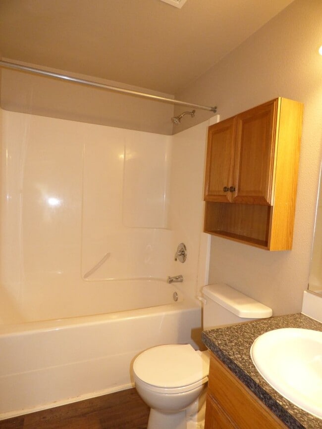 Building Photo - 3 bed 2.5 bath House in Stayton!! Close to...