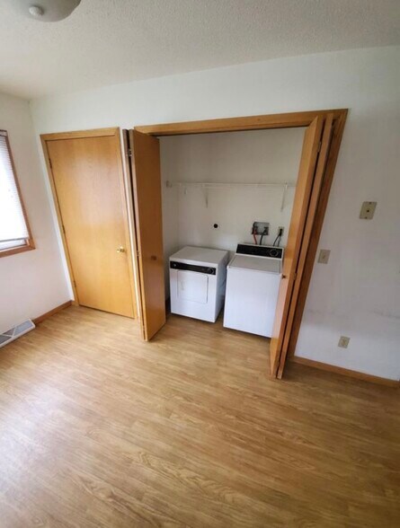 In unit washer/dryer - 3511 29th Ct S