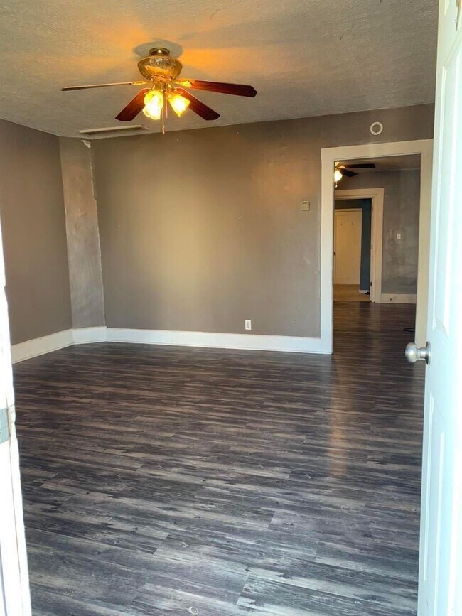 Building Photo - 918 W Louisiana St