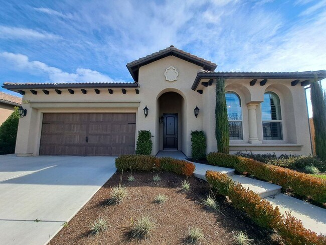 Building Photo - Beautiful 4 Bedroom Home In Clovis!