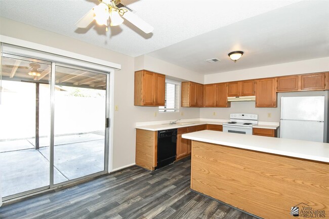 Building Photo - 4660 W 18th Pl
