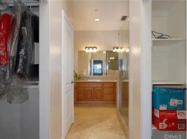 Building Photo - 5 Bedroom & 5.5 Bathroom