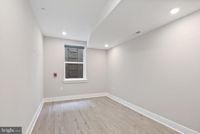 Building Photo - 408 N Front St