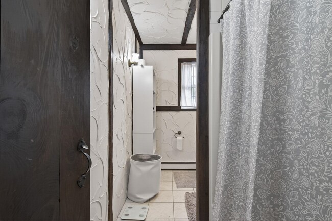 Building Photo - 178 Exeter Rd