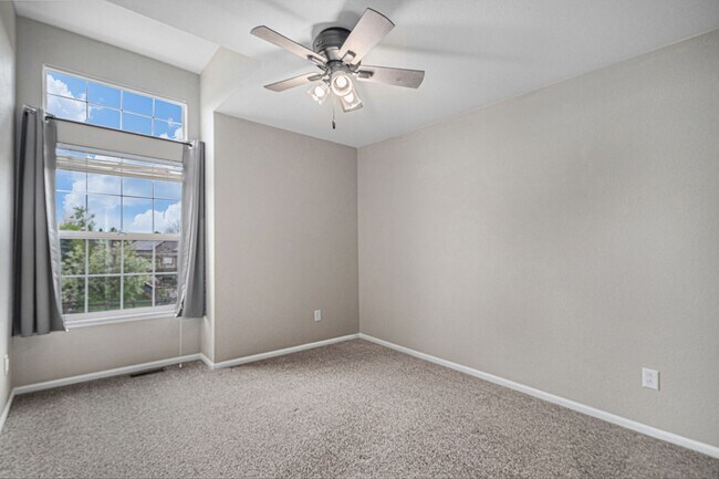 Building Photo - 4 bed/4 bath, Three Story Home Backing to ...