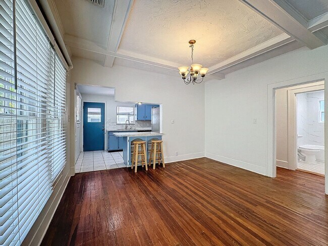 Building Photo - 226 9th Ave N