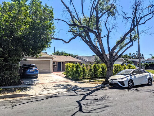 Building Photo - 6532 Gross Ave