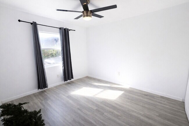 Building Photo - 4306 SW 131st Ave