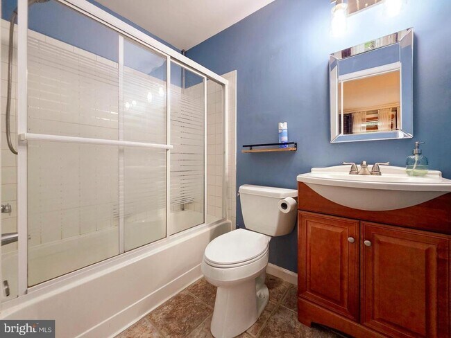 Building Photo - 6605 Rockleigh Way