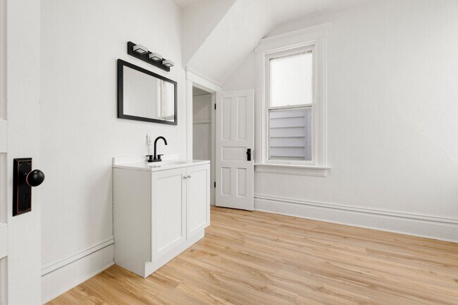 Building Photo - New Listing! 3 Bedroom House!