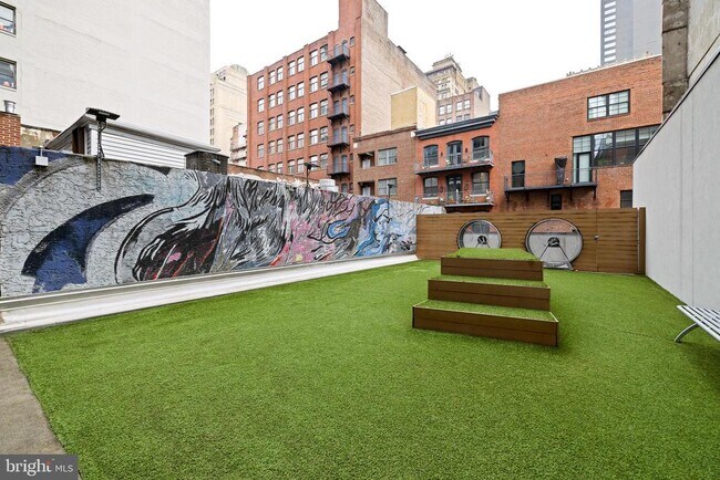 Building Photo - 1213 Walnut St