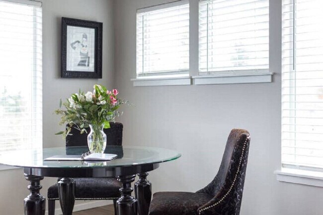 Building Photo - 624 E 32nd St