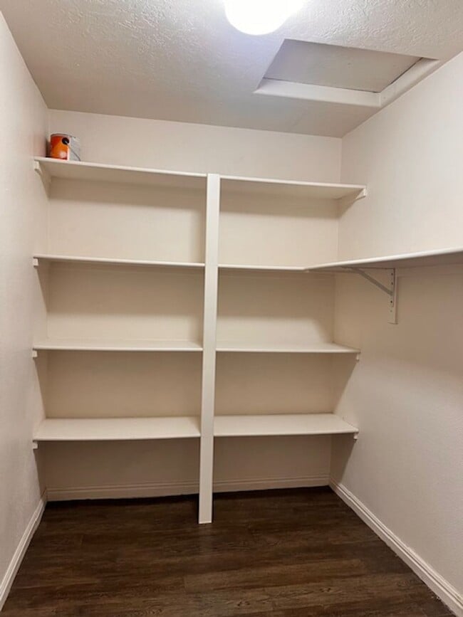 Building Photo - 3 Bed 2 bathroom house