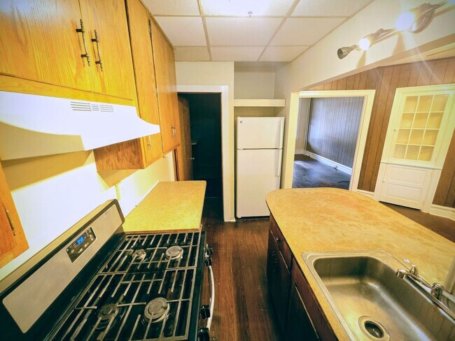 Building Photo - 1016 Spring Garden St