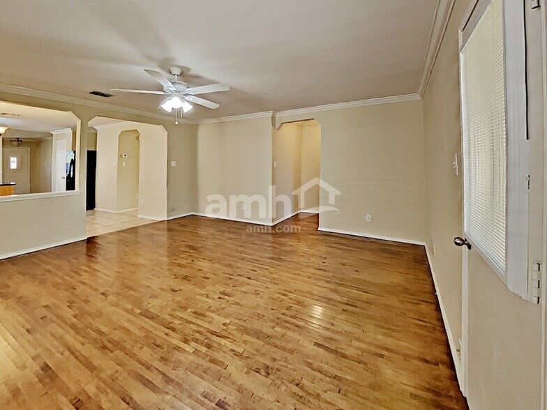 Building Photo - 24727 Maple Crest