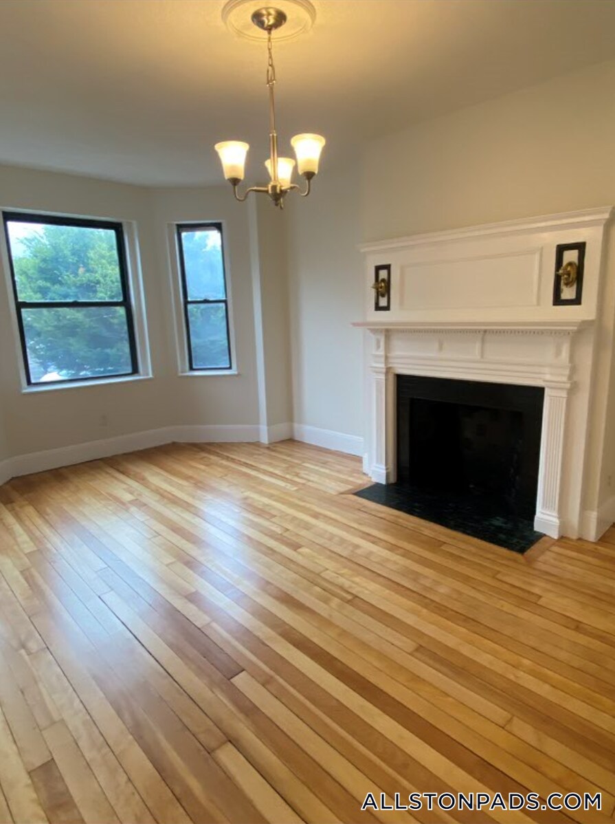 Building Photo - 10 Glenville Ave