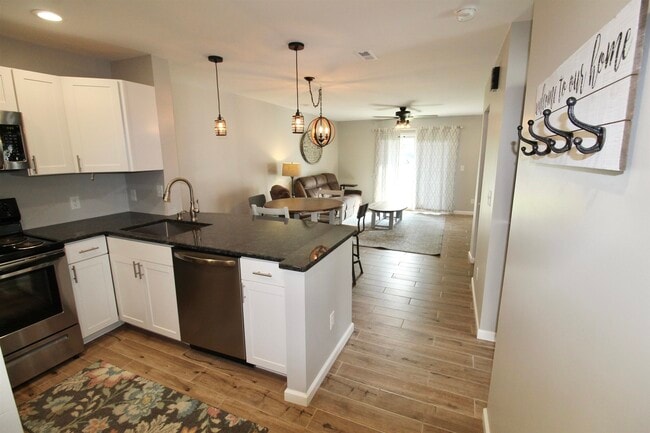 Building Photo - 1360 Hunters Rd