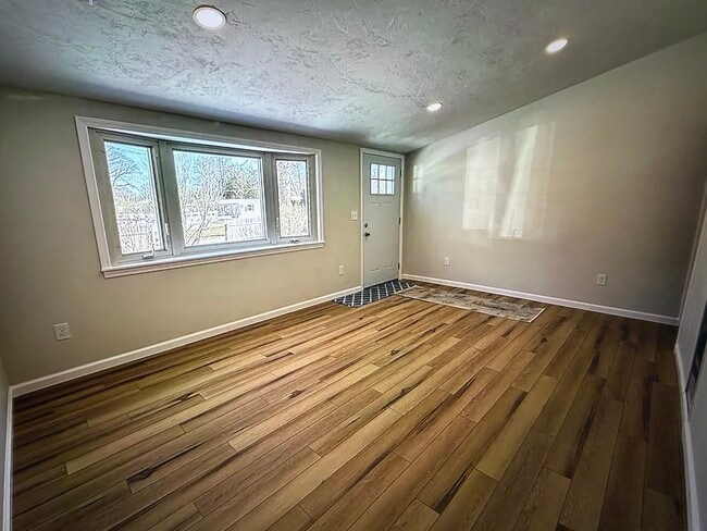 Building Photo - 113 Paula Cir