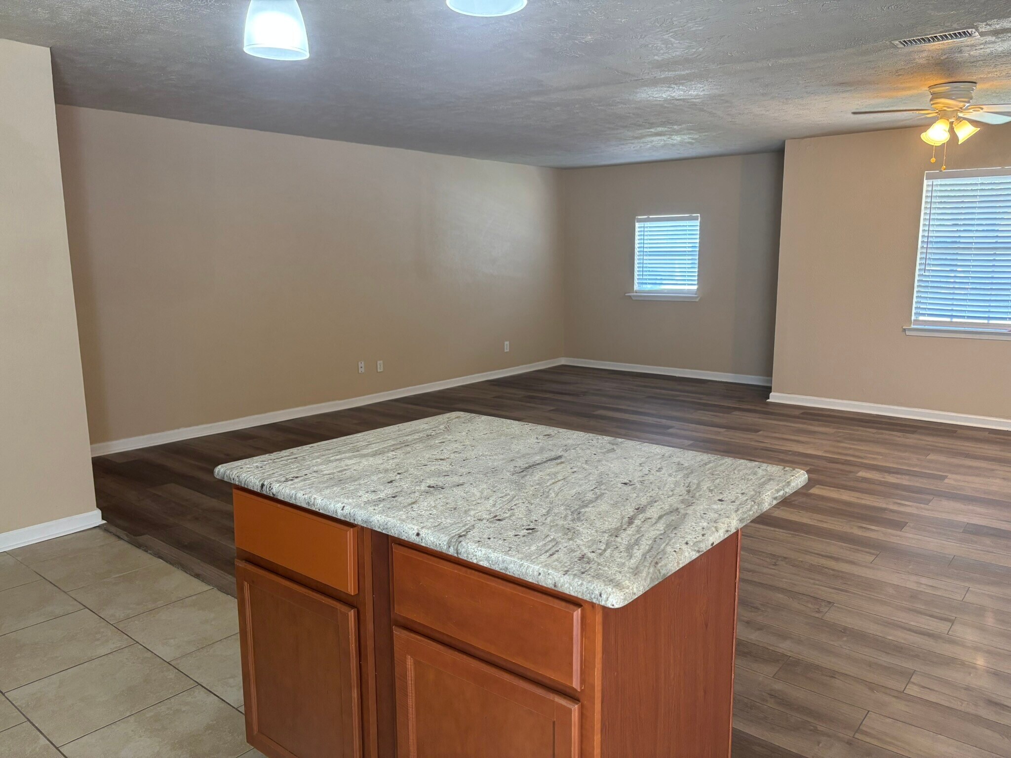 Building Photo - 474 Sweetbriar Dr