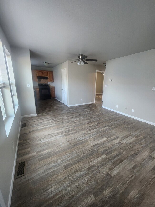 Building Photo - 114 N Wild Horse St