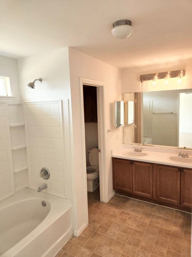 Building Photo - 212 Holman Path
