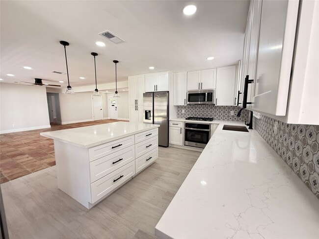 Building Photo - 5810 Cheena Dr