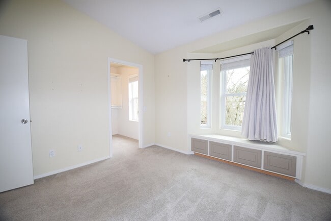 Building Photo - 232 NE 76th Ave