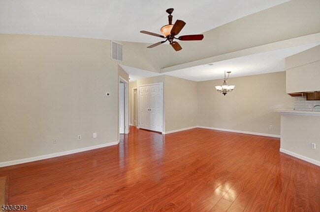 Building Photo - 122 Harvest Ln