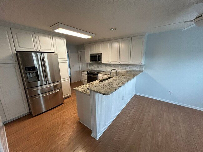 Building Photo - Charming home nestled in Courtney Pines with full fenced backyard!