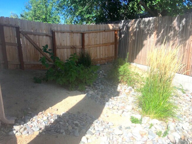 Building Photo - Gorgeous Townhouse - Built 2017 Southwest ...