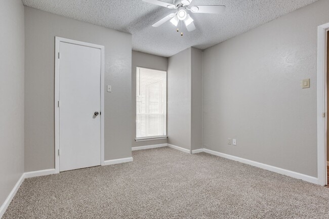 Building Photo - Delightful 3 Bed, 2 Bath Home with Resort-Style Amenities in Country Place Plano – Move-In Ready ...