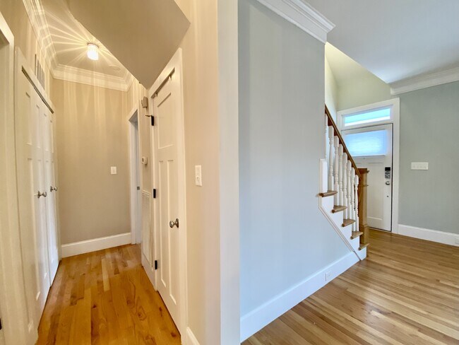 Building Photo - 305 Mallard Ave