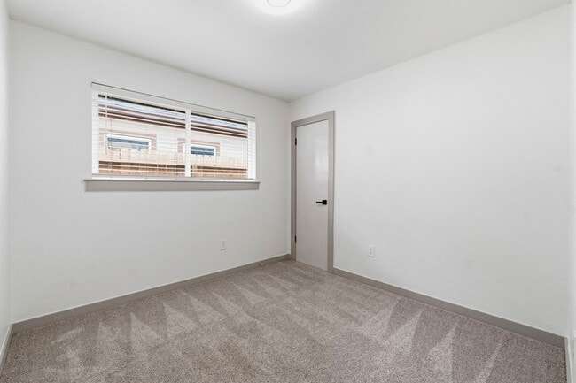 Building Photo - 14850 Coaltown Rd
