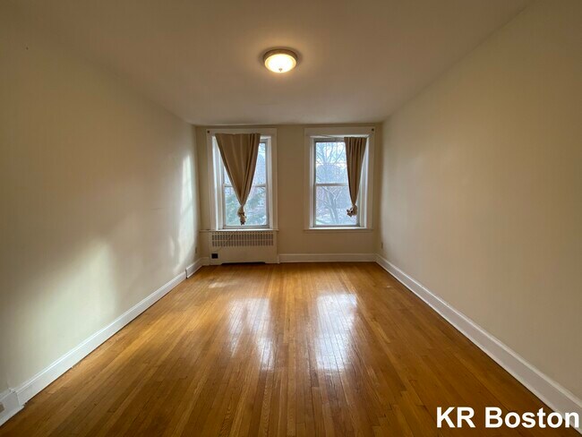 Building Photo - 1002 Beacon St